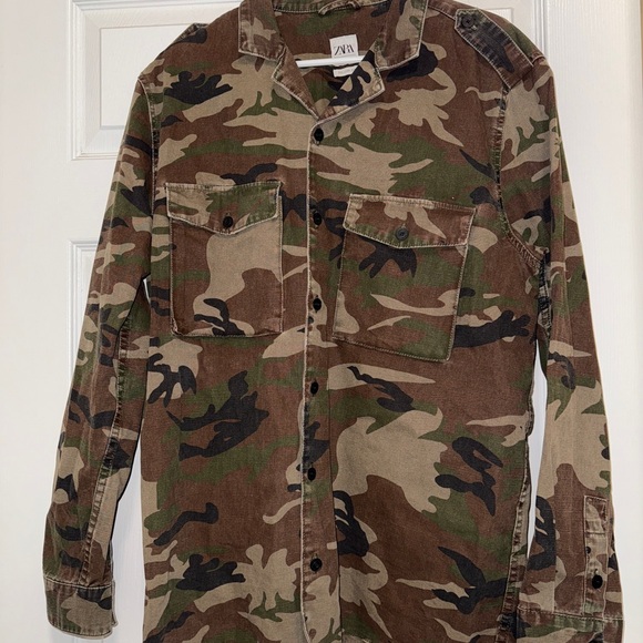 Zara Men's Green and Brown Camouflage Field Jacket - Picture 3 of 8